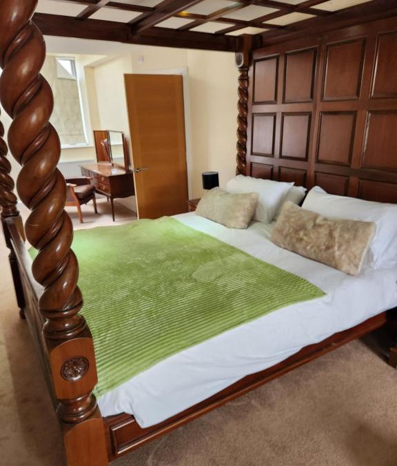 Baildon Hotel | The Garden Bar Rooms