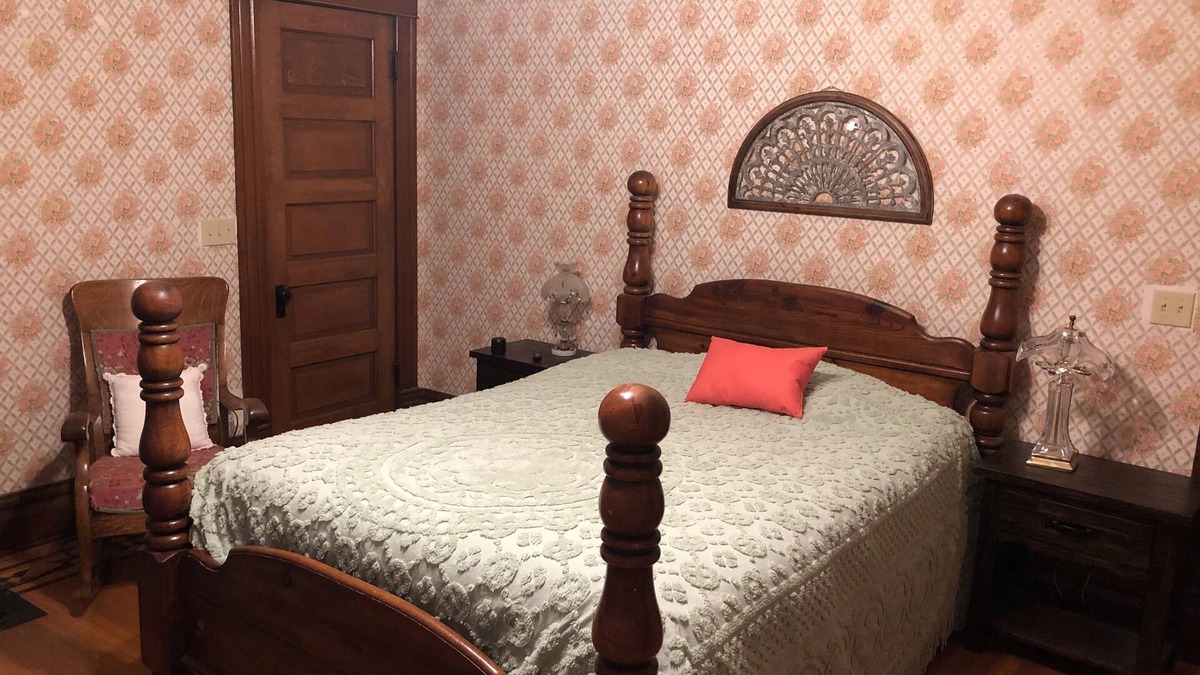 Hamilton Bed & Breakfast | The Garden Room at Shoal Creek B&B