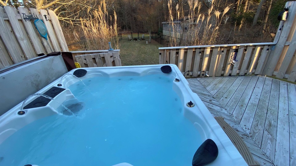 West Wareham House | The Gateway Getaway! Spacious kid friendly home with HOT TUB in fabulous Wareham
