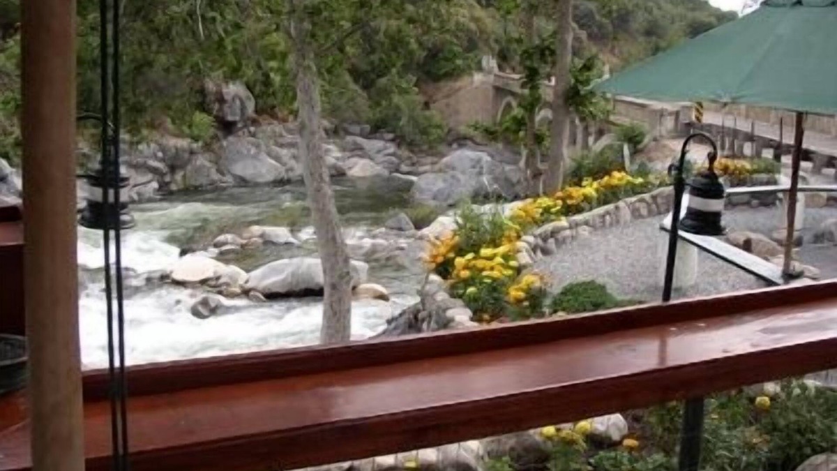 Three Rivers Hotel | The Gateway Restaurant & Lodge
