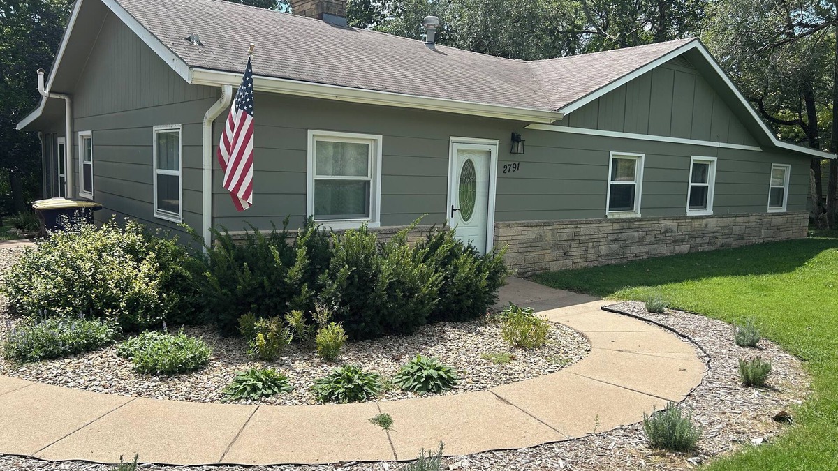 Manhattan House | The Gathering House: Your spot for retreats, reconnection, and Wildcat weekends