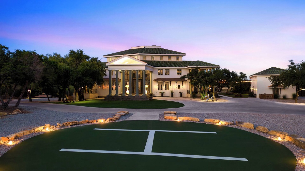 Hudson Bend House | The Gatsby: Retreats, Weddings, Events, Games, Mansion
