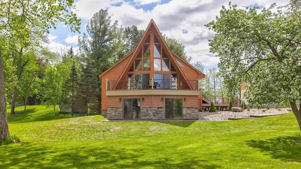 Crystal House | The Gem at Crystal—Perfect Family Cabin on the Lake