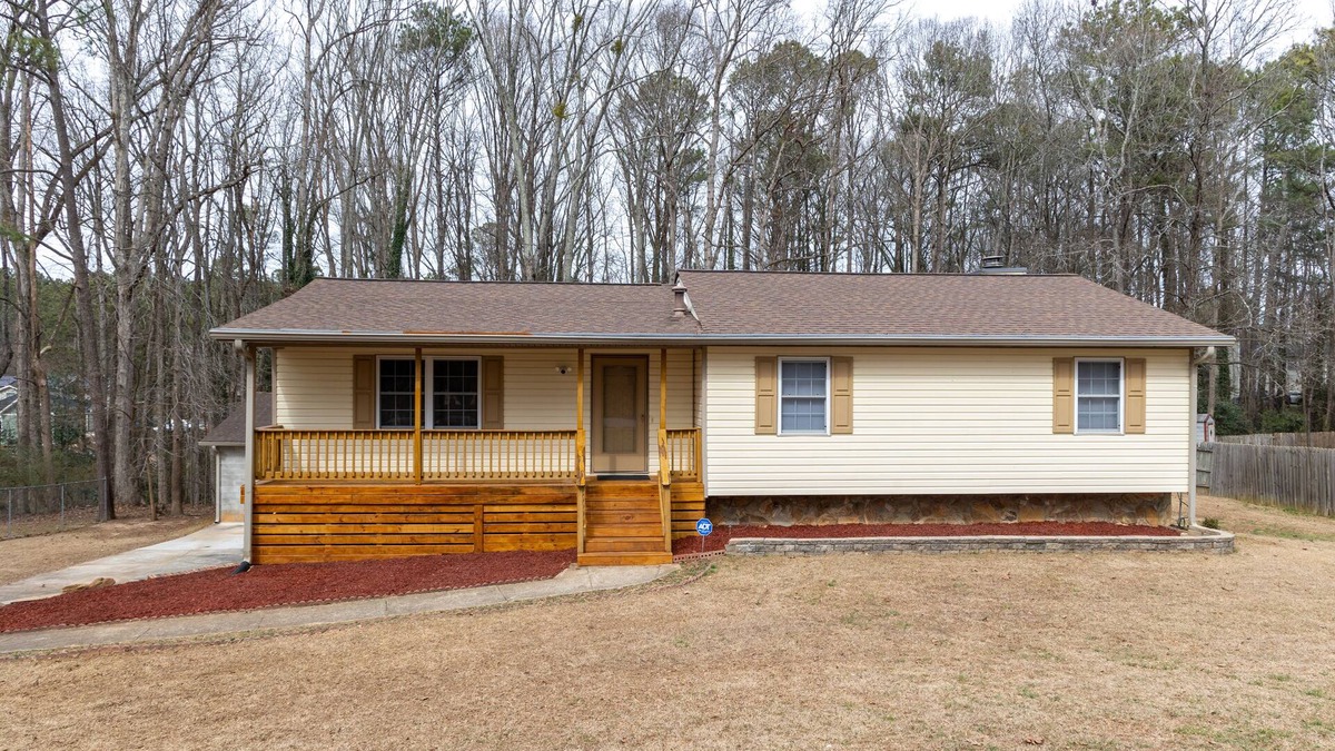 Jonesboro House | The Gem Of Jonesboro. Quiet Neighborhood, close to major Interstate & retailers.