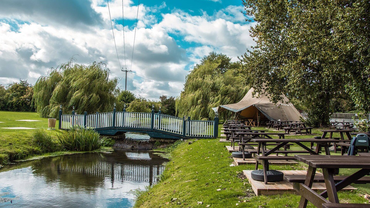 Warminster Hotel | The George Inn