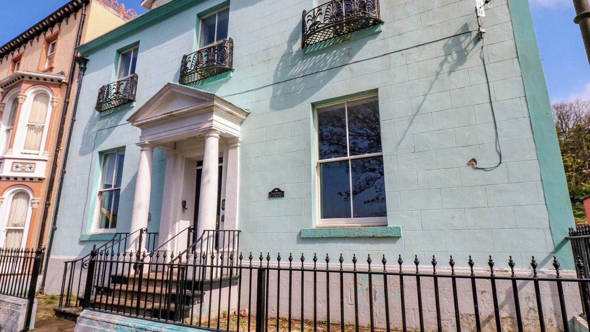 Whitehaven Cottage | THE GEORGIAN MANOR HOUSE, pet friendly, with open fire in Whitehaven