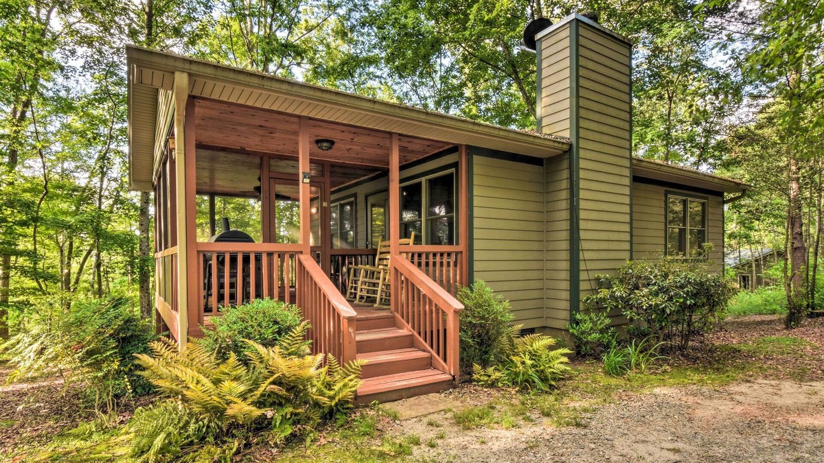 Helen Cabin | ‘The Get Away’ at the Sautee Mountain Retreat