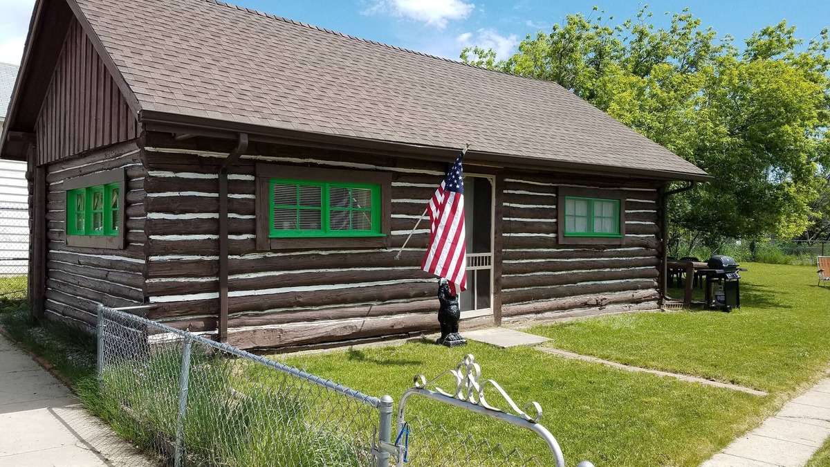 Red Lodge Cabin | The Gibbons 1885 Cabin in Red Lodge, Montana