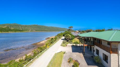 Sedgefield House | The Glass Deck House