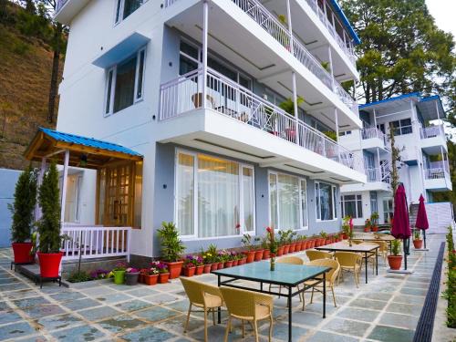 Nainital Hotel | The Glass House Gethia