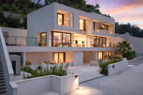 Pucisca Villa | The Glass House