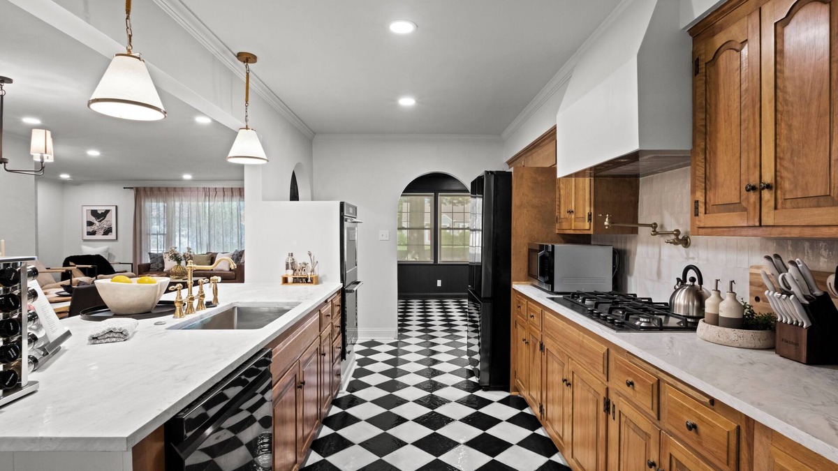 Mission House | The Glenwood - Reimagined Ranch in Mission, KS