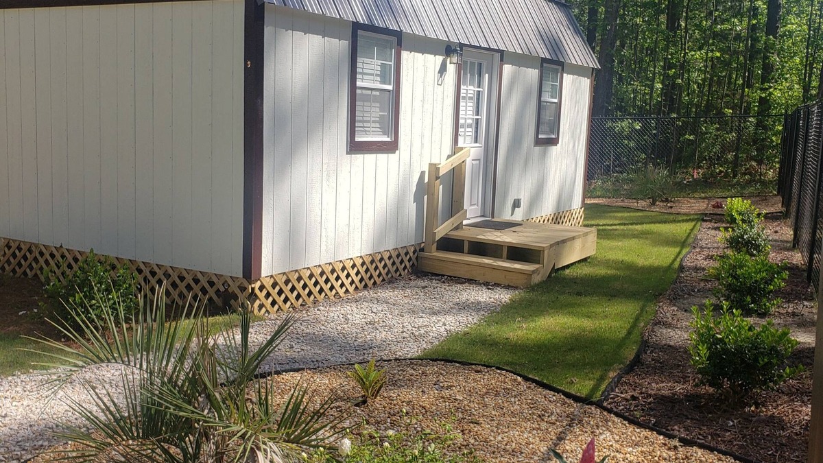 Auburn Cabin | The Godfather Tiny House. 15 minutes from Auburn University, Bucee's & Walmart
