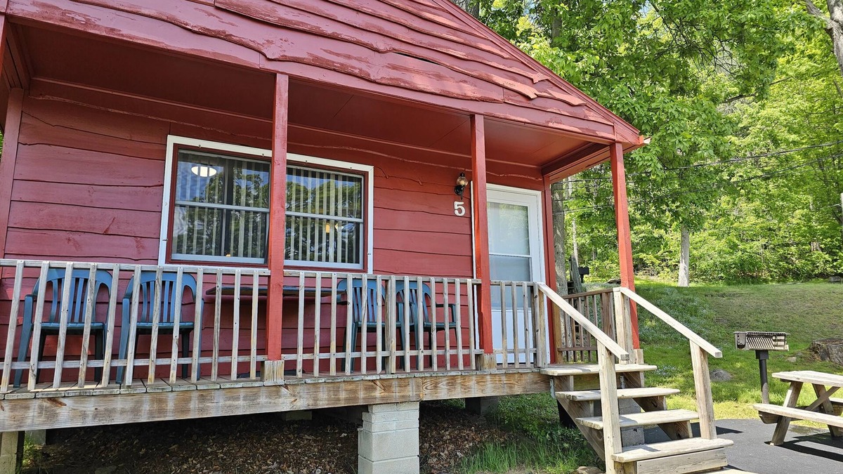 Lake George Cabin | The Gold Eagle Cottage 5