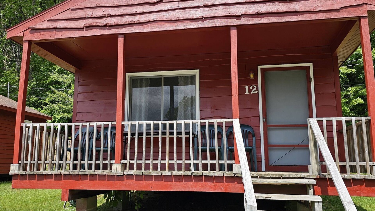 Lake George Cabin | The Gold Eagle Cottage 12