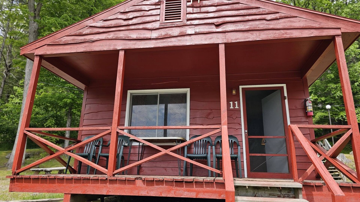 Lake George Cabin | The Gold Eagle Cottage 11