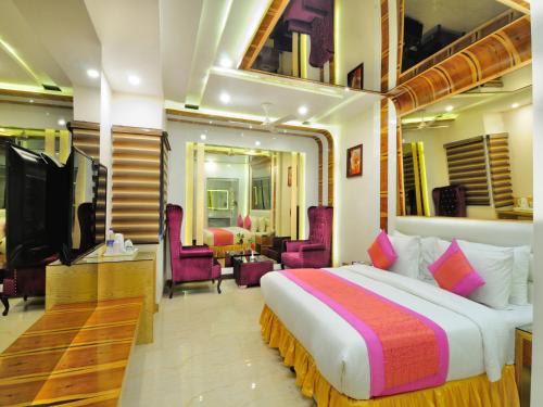 Paharganj Hotel | The Gold Regency - 02 Mins from New Delhi Railway Station