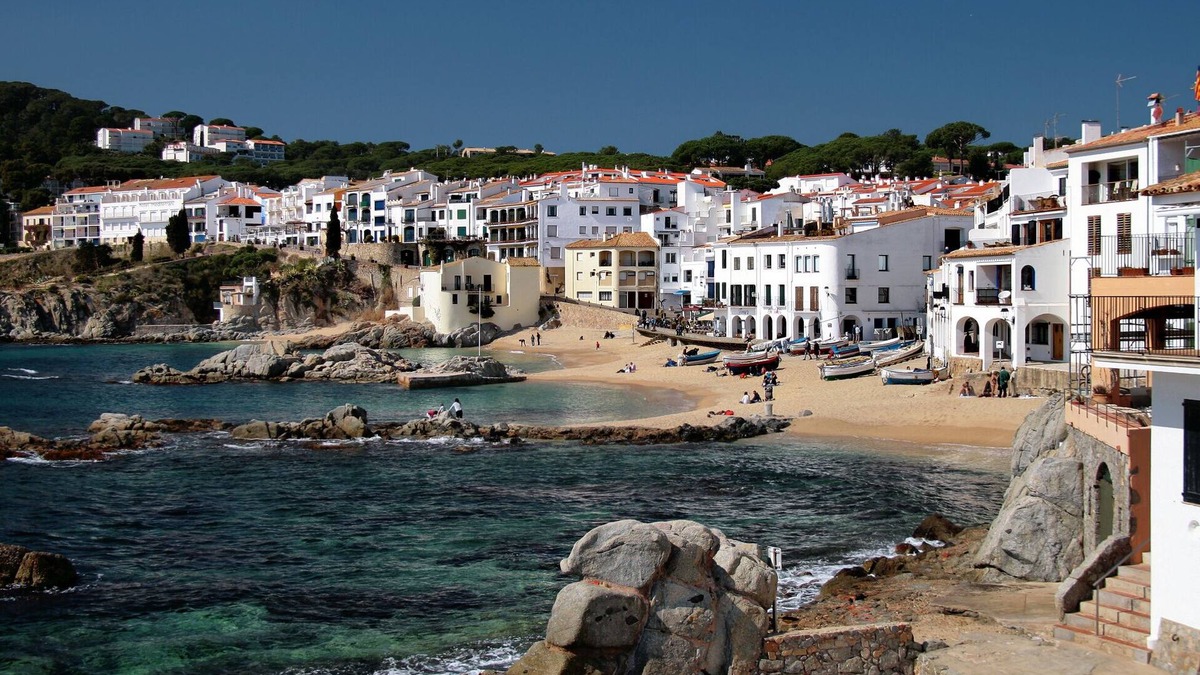 Calella de Palafrugell Apartment | The Golden Oak in Calella Centre - 100m from Beach