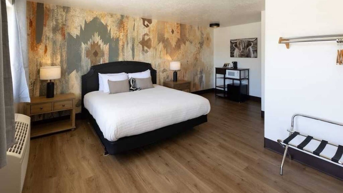 Panguitch Hotel | The Golden Spur Hotel - King Bed - Western Themed
