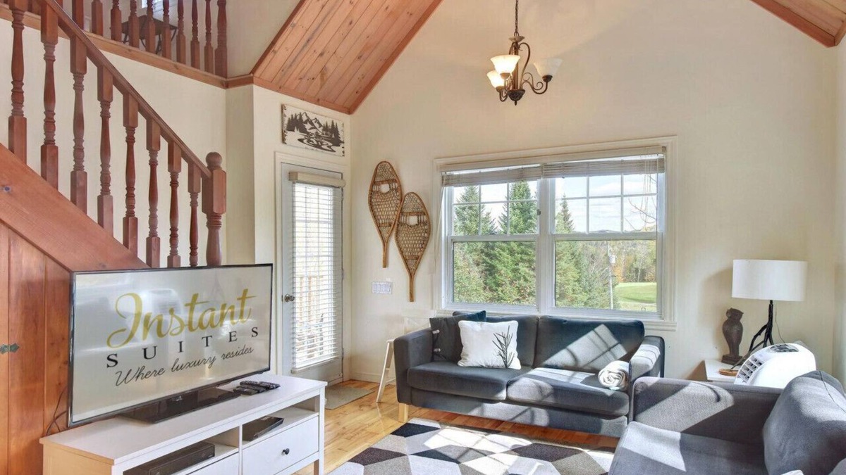 Mont-Tremblant House | The Golf and Mountain View Retreat by Instant Suites