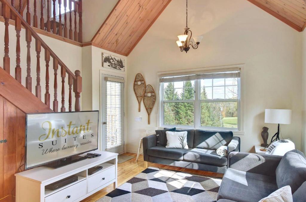 Mont-Tremblant House | The Golf & Mountain View Retreat by Instant Suites