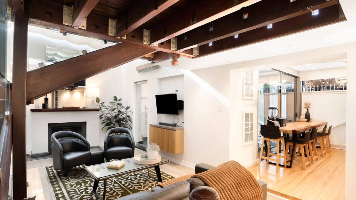 Glenelg Apartment | The Gordon Hideaway, Heart of Glenelg, Luxury