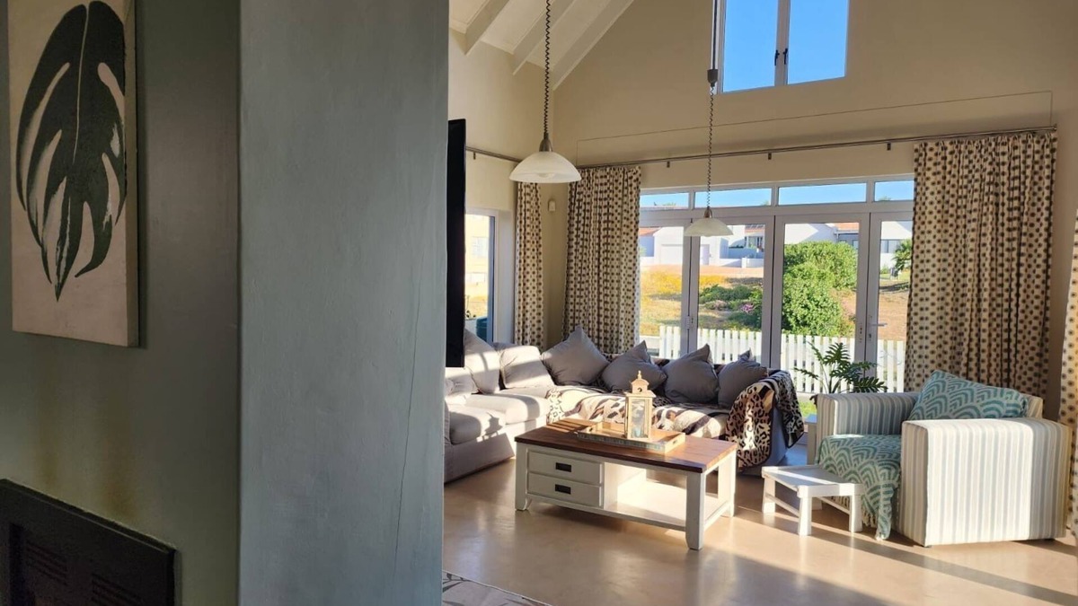 Port Owen House | The Grace @ Pelican Bay is a delightful canal-side retreat located in Port Owen.