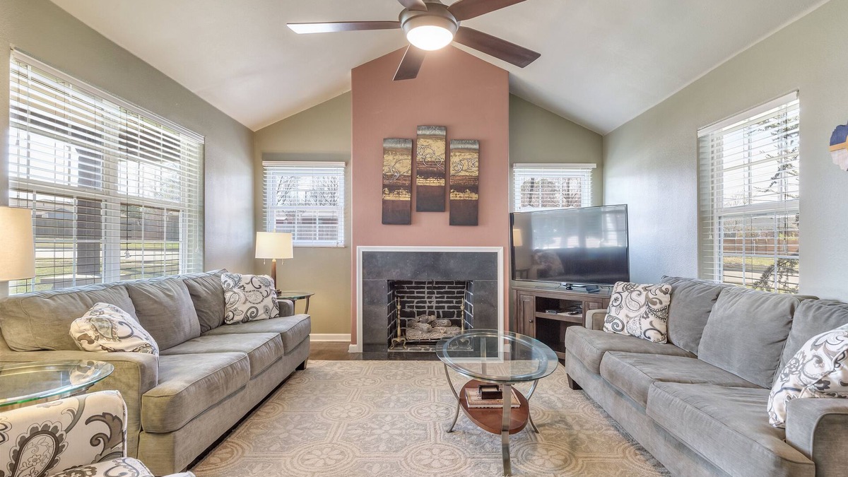 Tulsa House | THE GRACEMONT HOME. 15% Discount- Welcome to Tulsa’s Premier Accommodations!