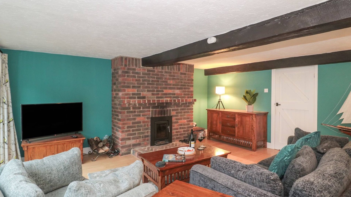 Upwey Cottage | THE GRAIN STORE, pet friendly, with open fire in Weymouth