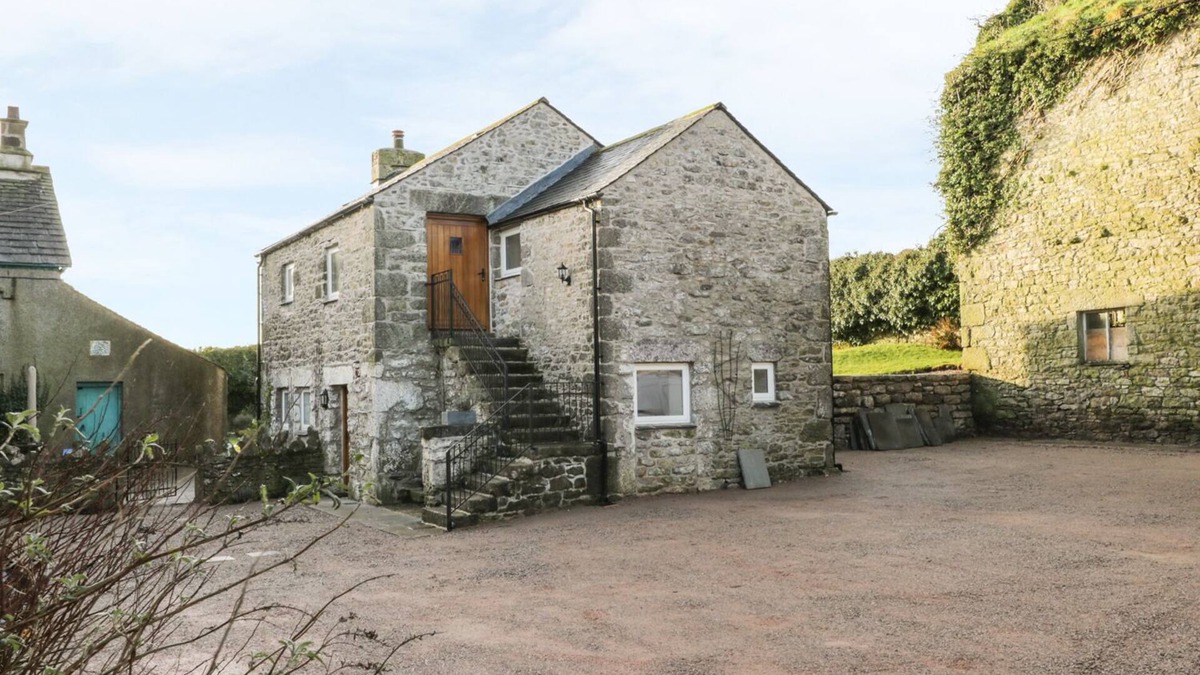 Newland Near Ulverston Apartment | THE GRANARY LOFT, with a garden in Bardsea
