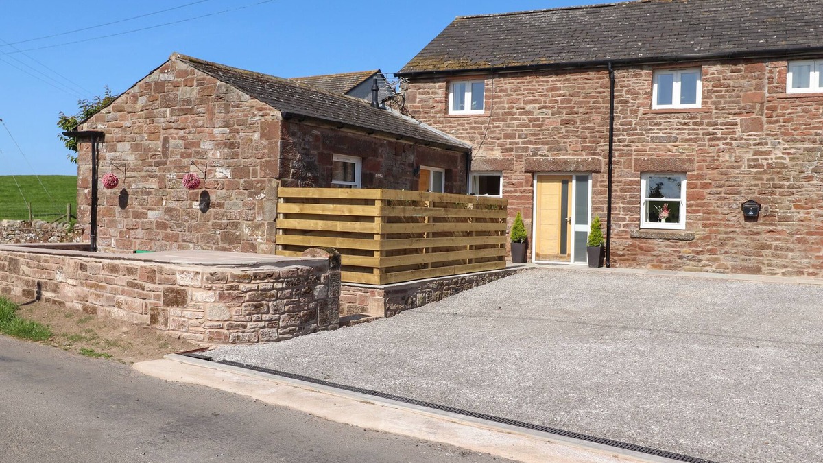 Stainburn Cottage | THE GRANARY, pet friendly, with a garden in Allonby