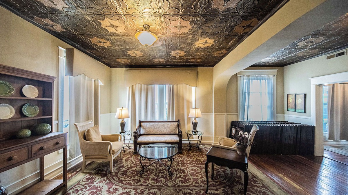 Lowertown Arts District Apartment | The Grand Apartment: A Historical Paducah Gem
