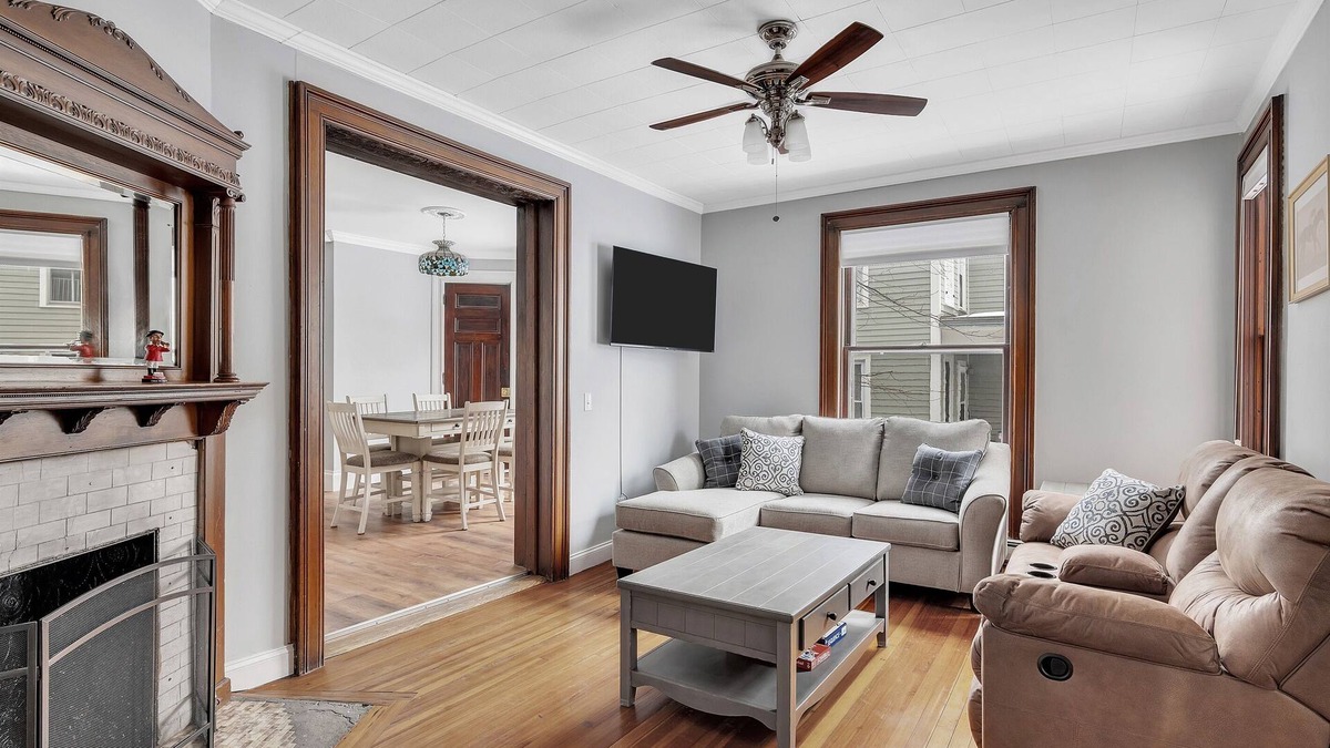 Saratoga Springs Apartment | The Grand Mare Whitney | Award Winning Restoration | King Bed | Sleeps 4