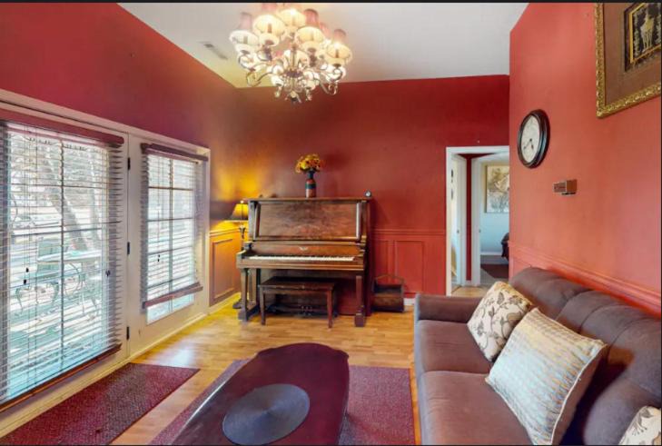 Eureka Springs Historic District Apartment | The Grand Suite - Tradewinds