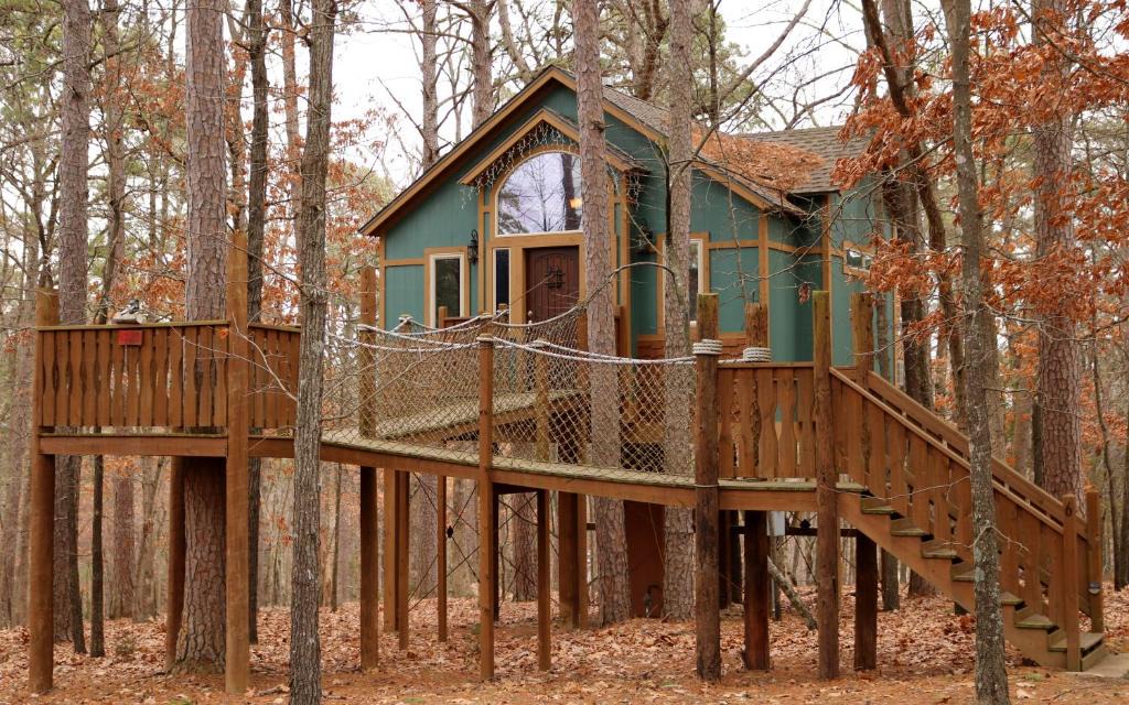Eureka Springs Hotel | The Grand Treehouse Resort