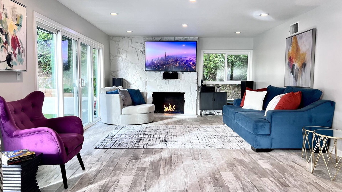 Whittier House | The Grand Whittier 35 Mins, Disneyland, Knotts, Dodger Stadium, Hollywood, DTLA.