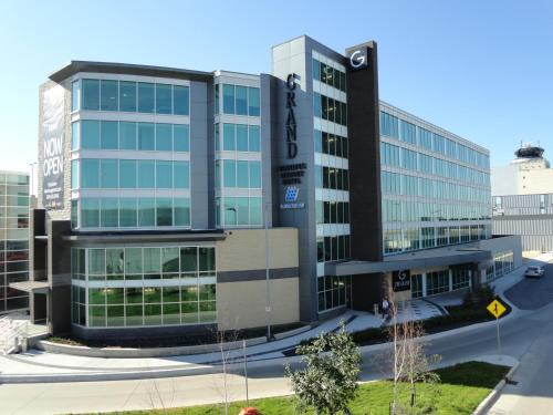 Winnipeg Hotel | The Grand Winnipeg Airport Hotel by Lakeview