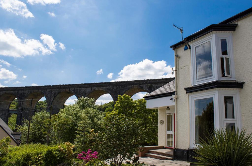 Merthyr Tydfil House | The Grange Guesthouse, Cefn-Coed