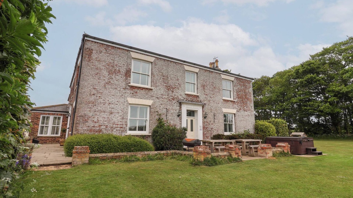 Flamborough Cottage | THE GRANGE, pet friendly, character holiday cottage in Flamborough