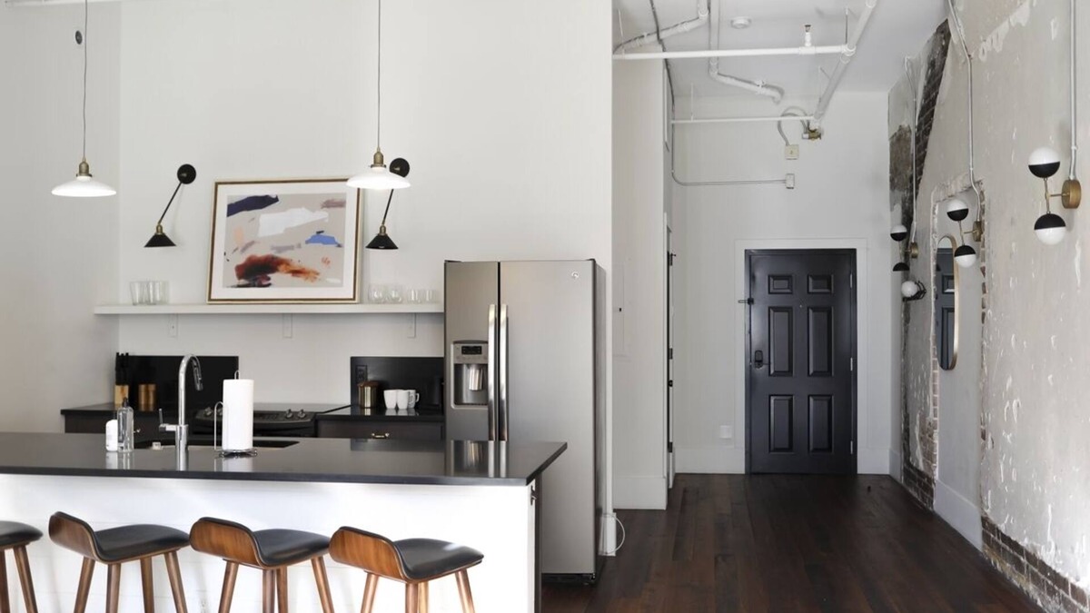 Historic District - North Villa | The Grant by Black Swan - Industrial-Modern Loft (208)