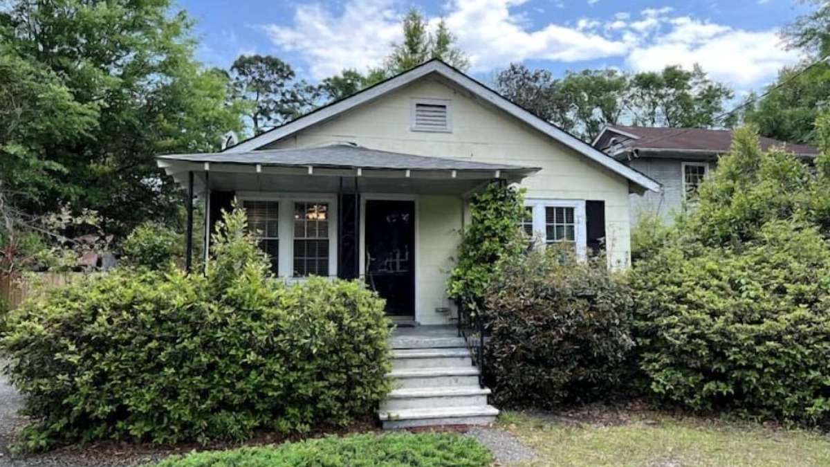 North Charleston House | The Grayson~Park Circle Home with HUGE Yard~15 min to Downtown Charleston