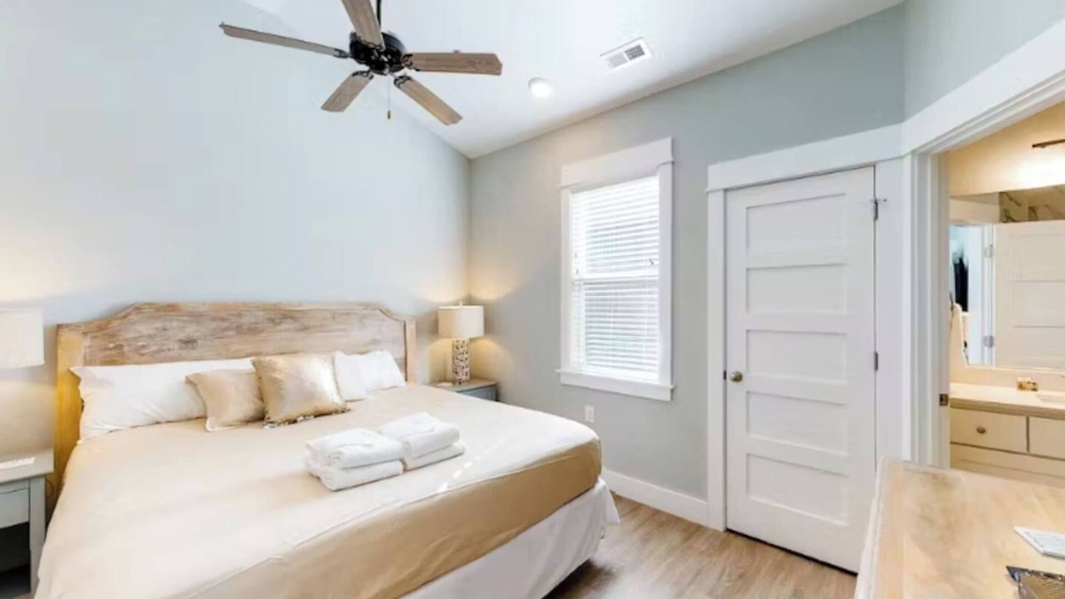 Corolla Light Condo | The Great Crabsby: A modern gem in Corolla's heart