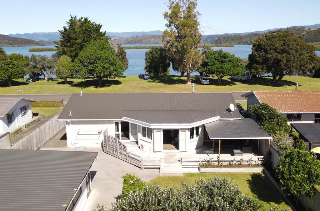 Whitianga House | The Great Escape, Luxury Waterfront, HotTub