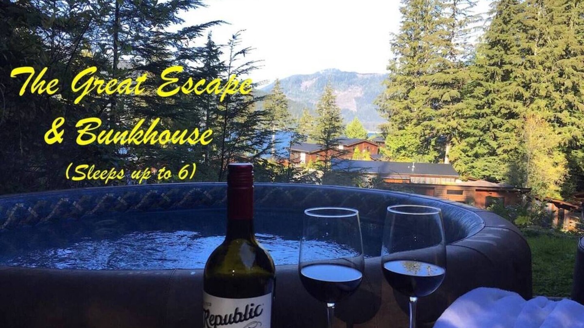 Port Renfrew Cabin | The Great Escape - Port Renfrew - Cottage & Bunkhouse - secluded with Private Hot Tub