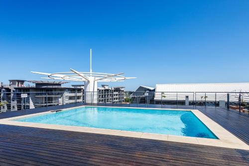 Umhlanga Ridge Apartment | The Green Diamond - Stylish and Spacious Umhlanga Ridge Apartment - Rooftop Pool and King Beds