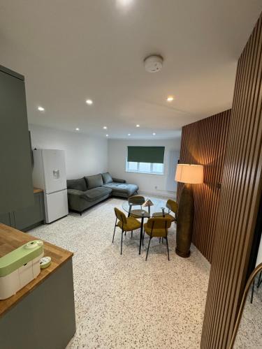 Caterham Apartment | The Green Dream