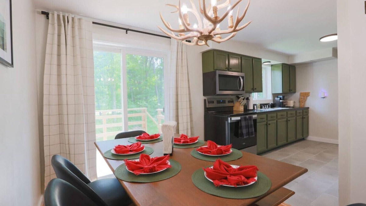 Malletts Bay Apartment | The Green Mountain Escape | Near Trails & Lake