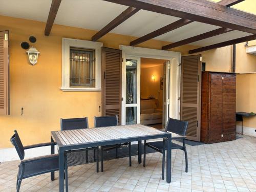 Marina di Massa House | The Green Nest-Casa con giardino
