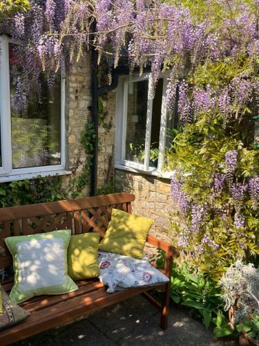 Radstock House | The Green Room in Kilmersdon