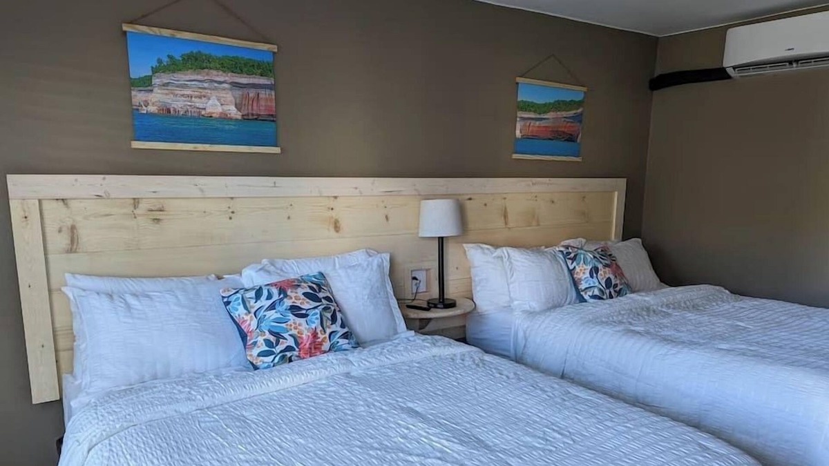 Munising House | The Greenland Motel - Room No.4